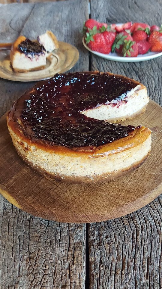 Fotografia de la receta de Cheesecake de frutilla y moras