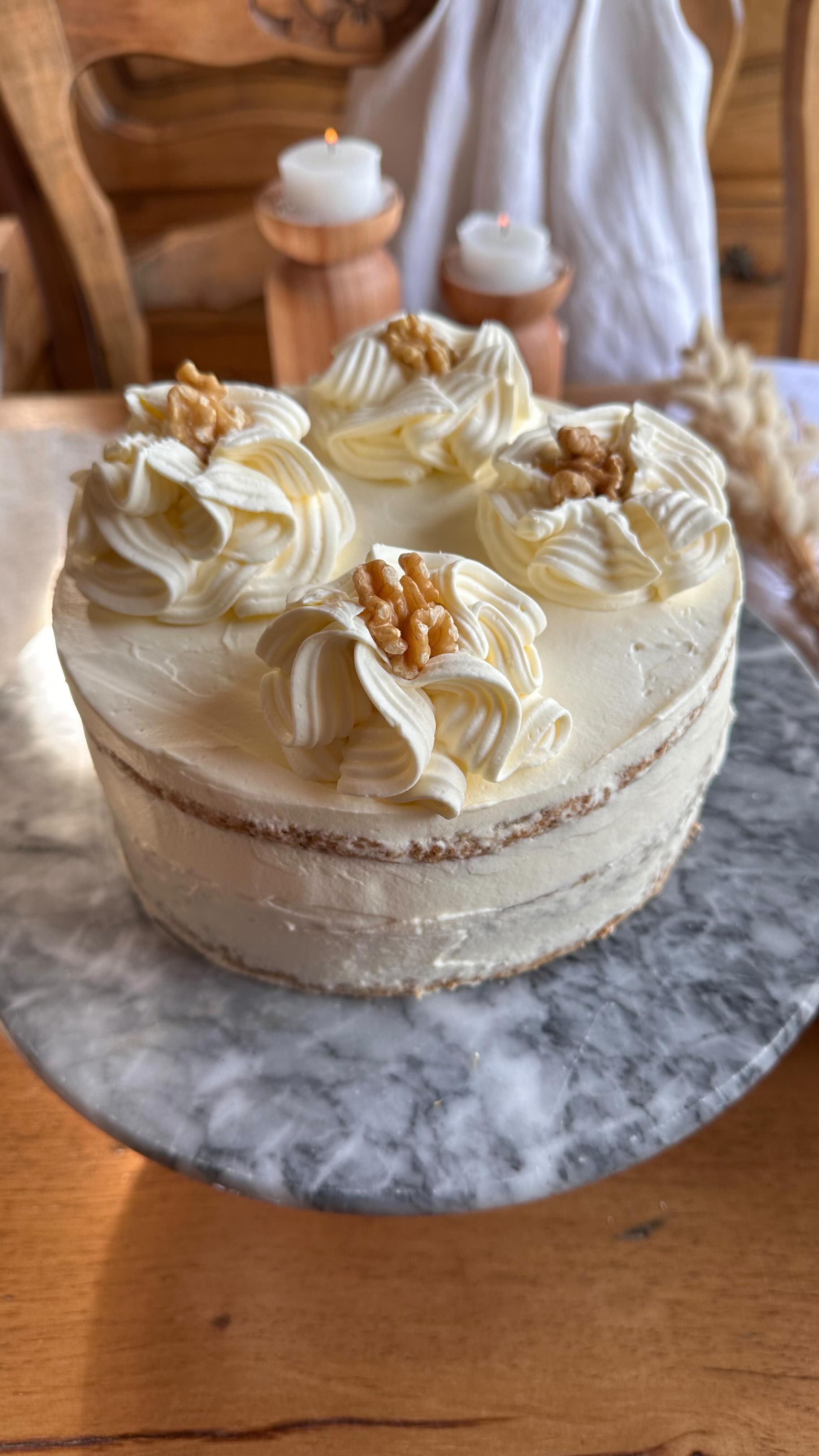 Fotografia de la receta de Torta de nuez con mascarpone y chocolate blanco